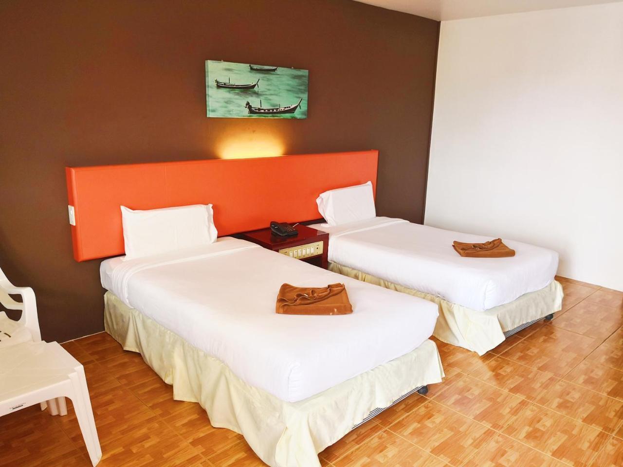 Patong 7Days Premium Hotel Phuket Buitenkant foto