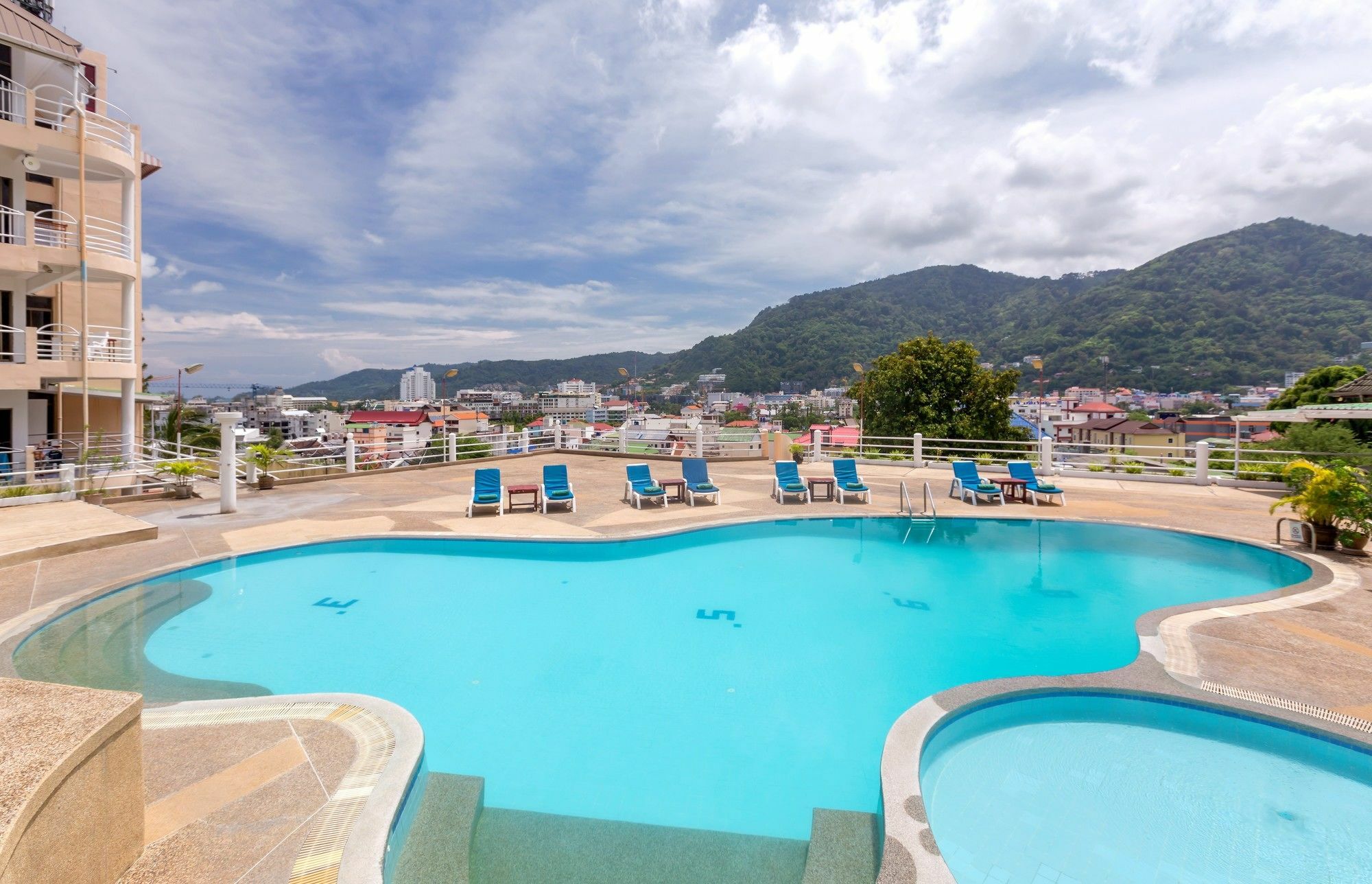 Patong 7Days Premium Hotel Phuket Buitenkant foto