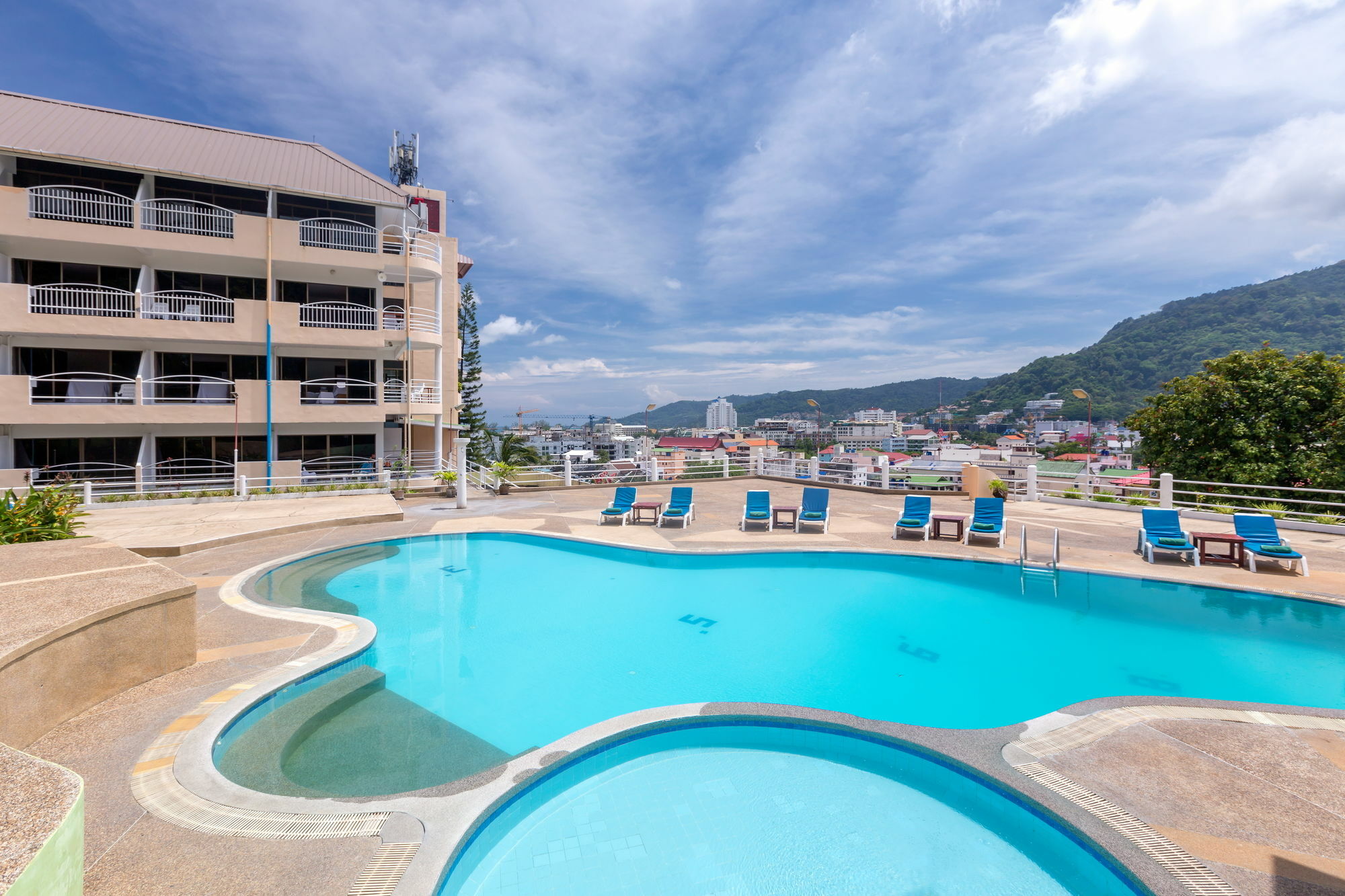 Patong 7Days Premium Hotel Phuket Buitenkant foto
