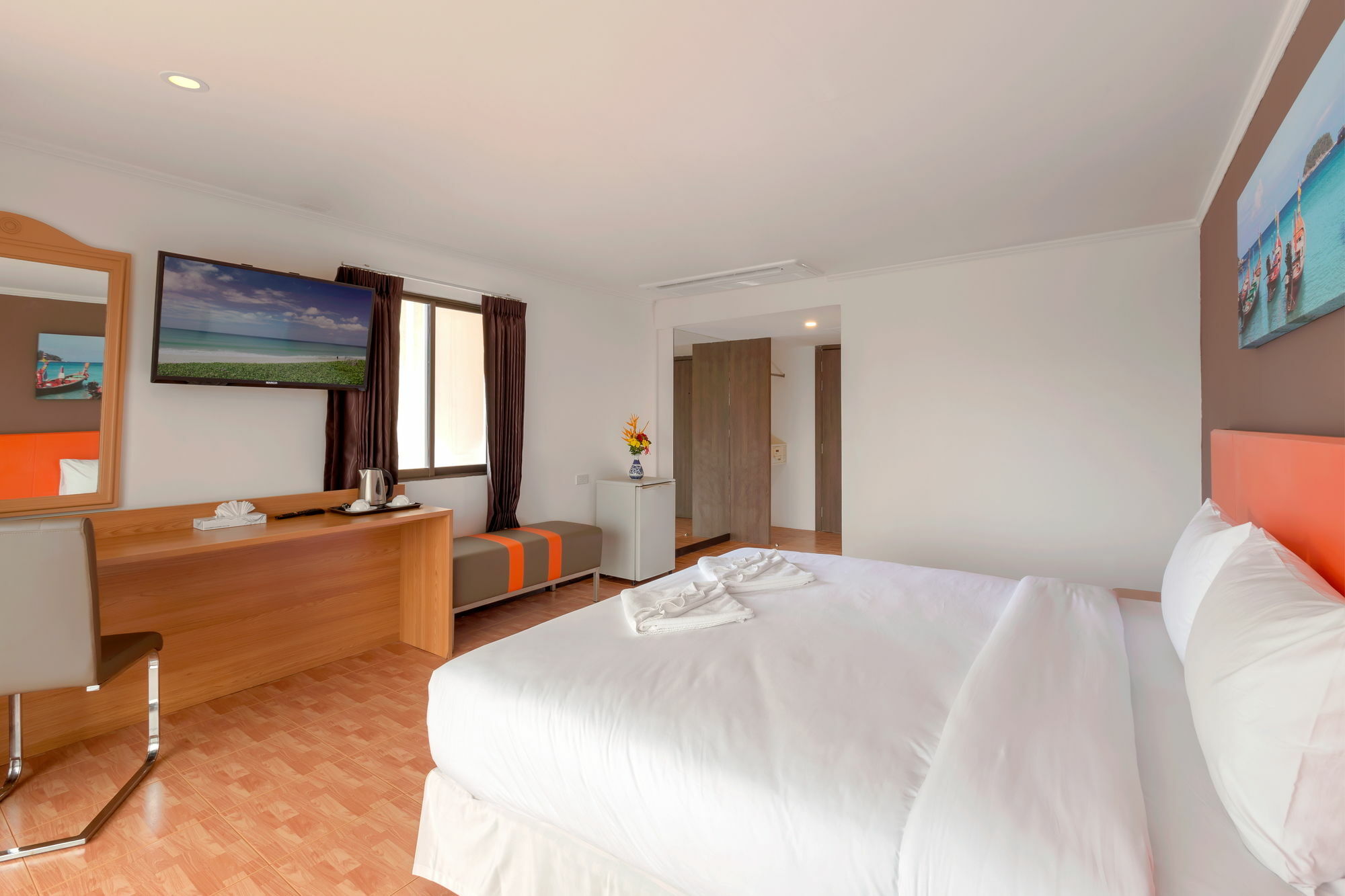 Patong 7Days Premium Hotel Phuket Buitenkant foto