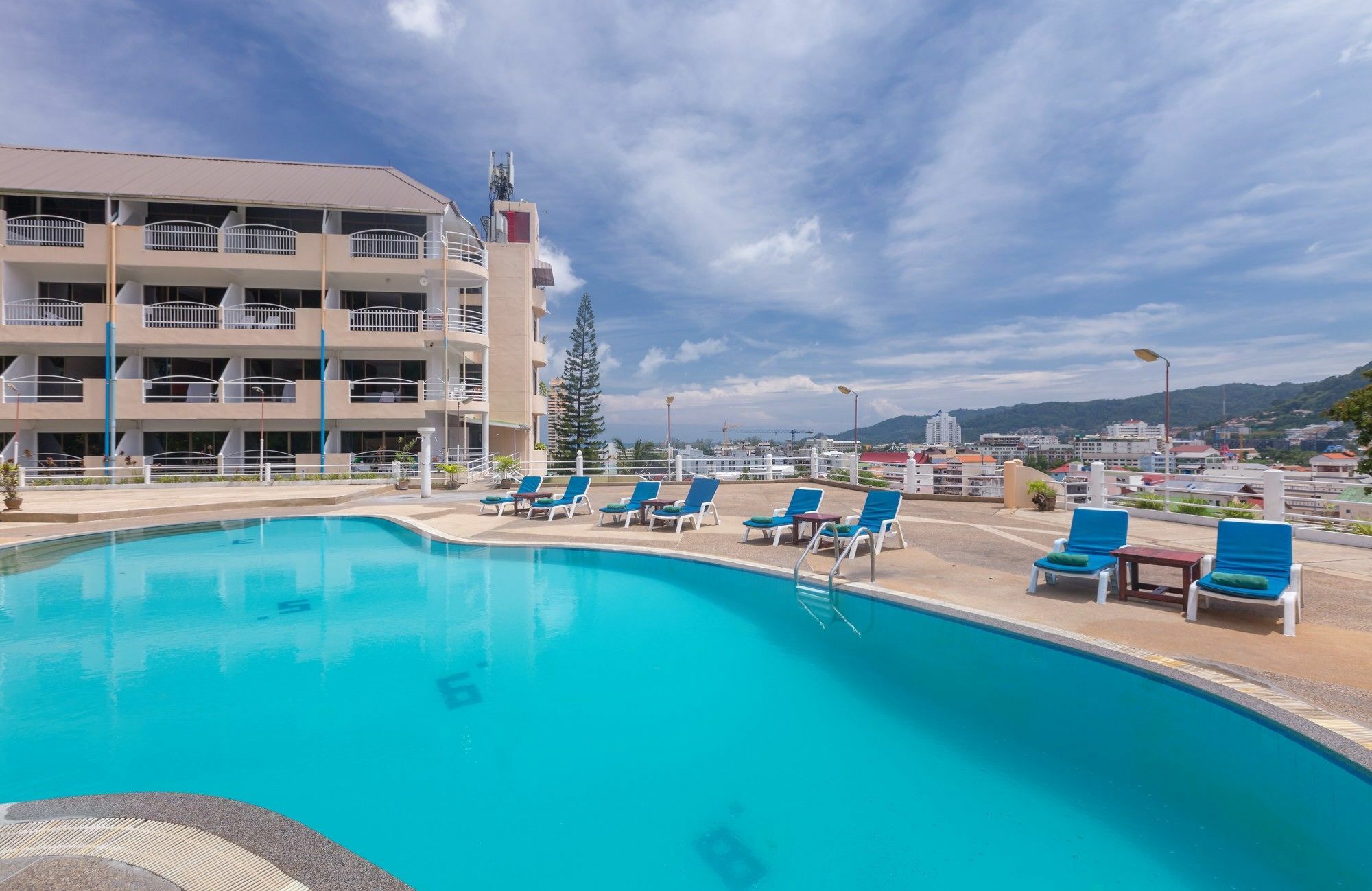 Patong 7Days Premium Hotel Phuket Buitenkant foto
